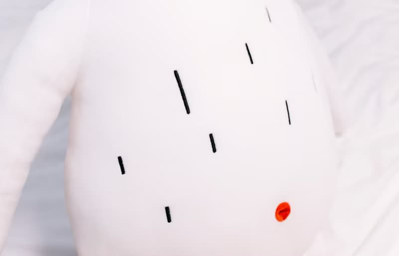 裝蒜三兄弟抱枕 胸毛雞小弟 可摳肚臍眼解壓(!) 靠枕 玩具 坐墊