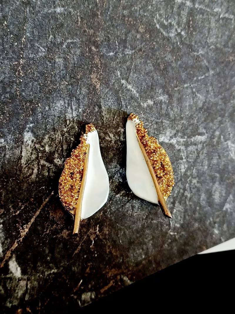 vintage jewelry B.S.K 典雅金色儽絲白琺瑯 夾式耳環