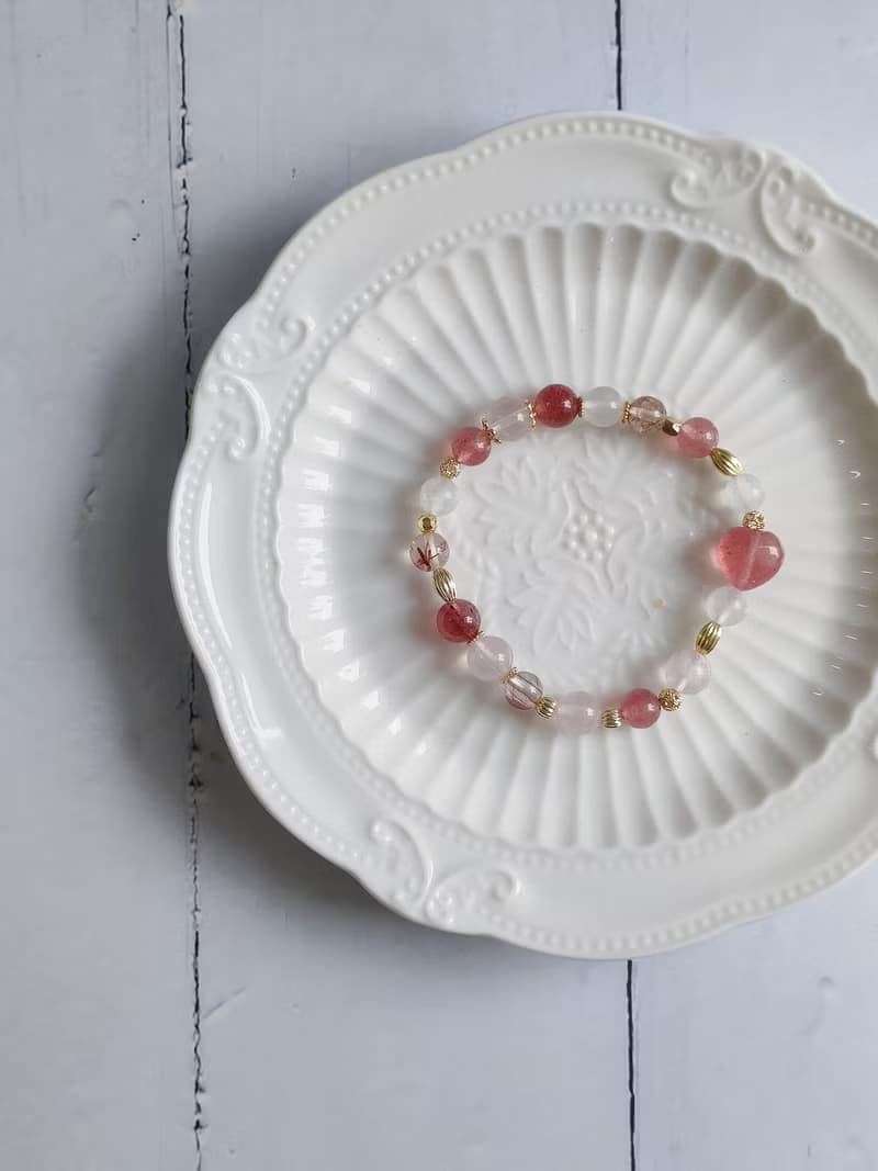 莓心之戀-招戀愛桃花運 手作水晶手鍊 草莓晶/月光石/粉晶