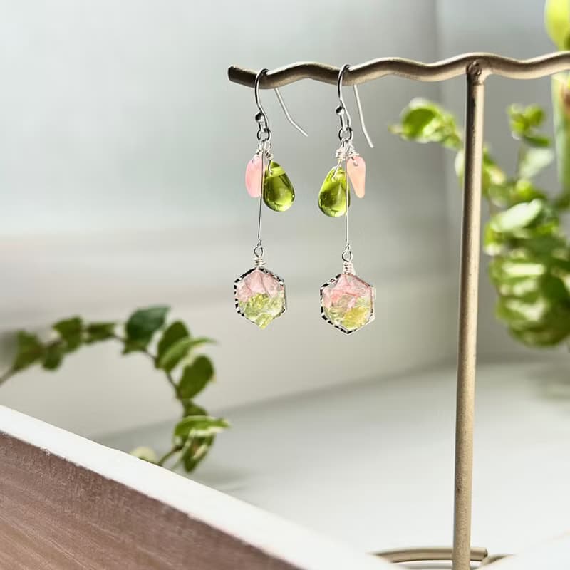 Natural stone peridot, rose quartz teardrop glass earrings_allergy-friendly_0022