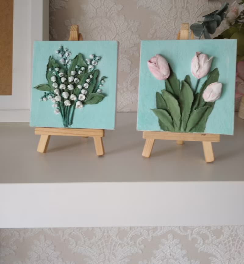 情人节礼物 Valentine's Day gift Mini canvas painting of pink tulips on easel