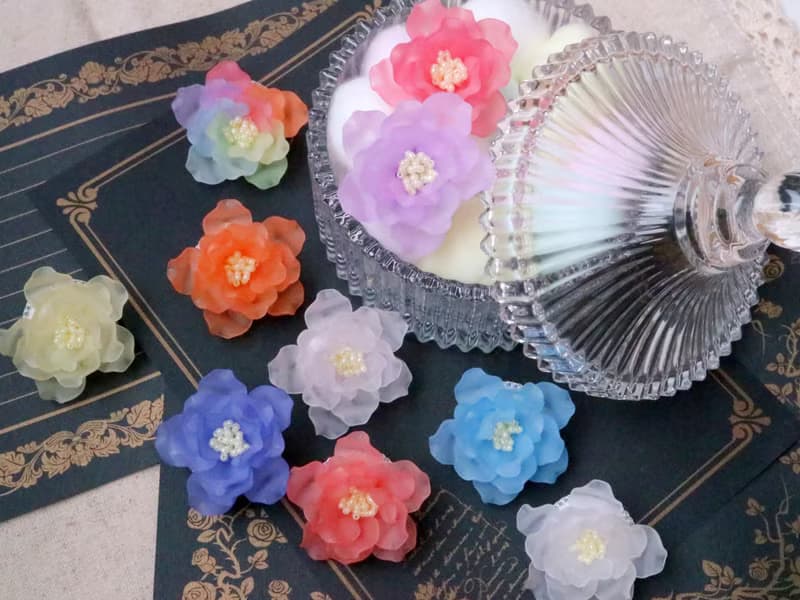 バラのブローチ マリンブルー　薔薇 ローズ 一重咲き 花 フラワー コサージュ 軽い 優雅 青 海 半八重咲き 大人可愛い 大人かわいい フェミニン 清楚
