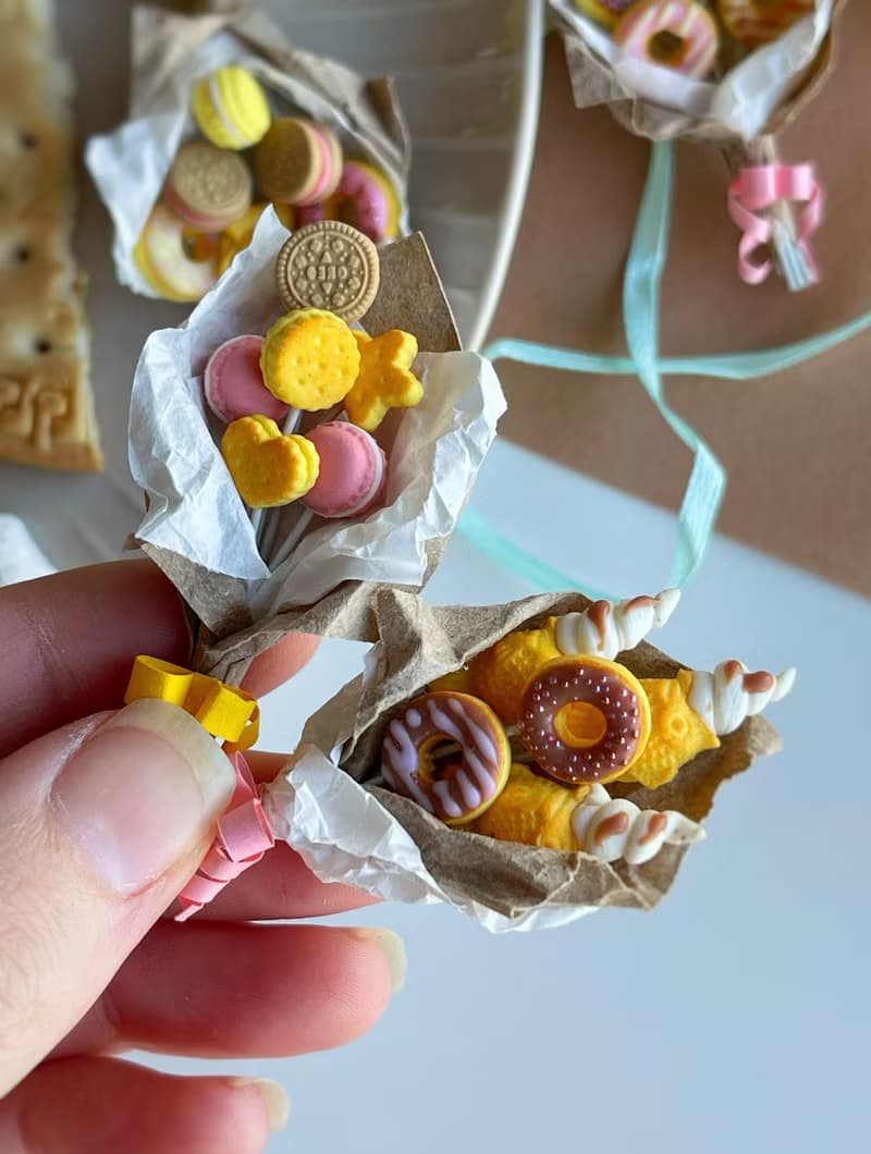 Miniature sweet bouquets a scale of 1:12