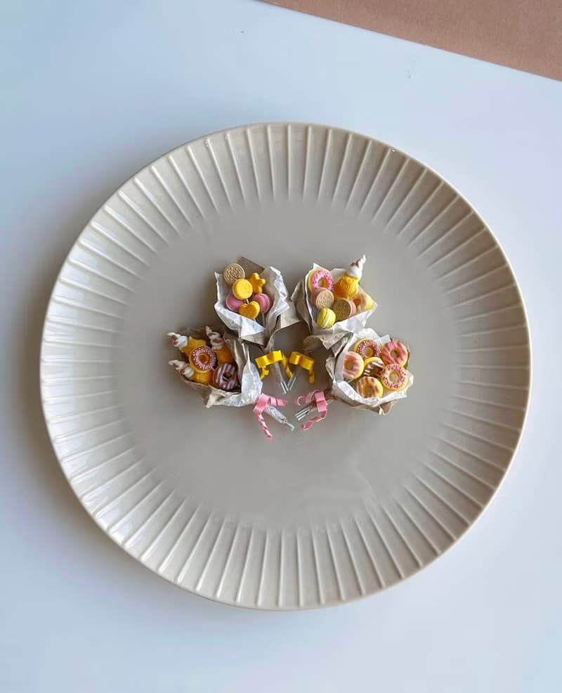 Miniature sweet bouquets a scale of 1:12