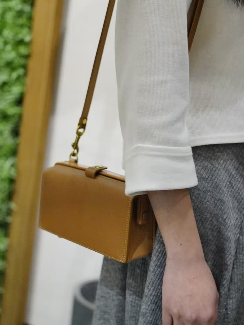 MOOS 單肩 小型 醫生包箱  16:9 thin size20 X 11 X 6.5 Gold 色