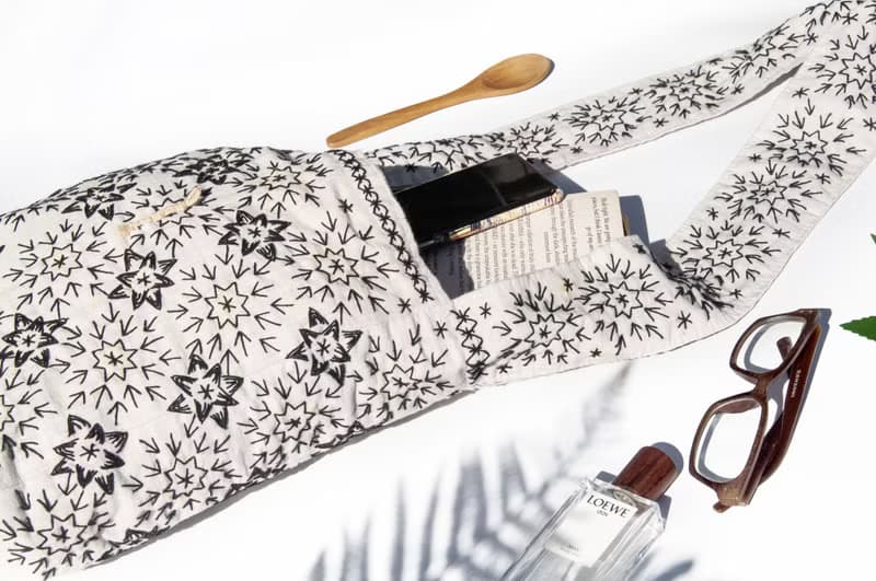 手縫純棉布斜背包 刺繡側背包 手工刺繡肩背包 手縫白色包-幾何風