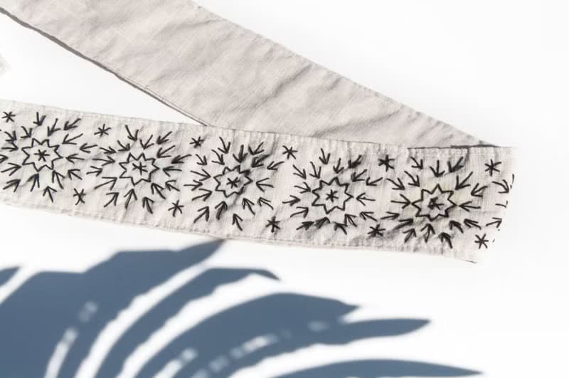 手縫純棉布斜背包 刺繡側背包 手工刺繡肩背包 手縫白色包-幾何風