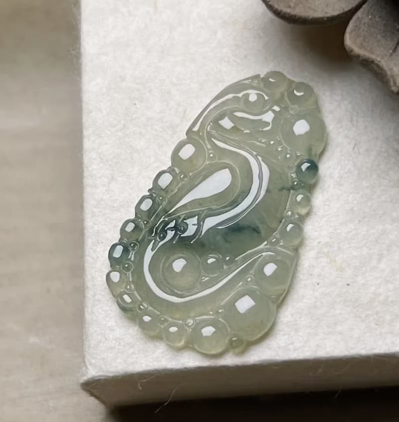 冰種飄花翡翠懷古龍牌項鍊 | 天然緬甸玉翡翠A貨 | 送禮