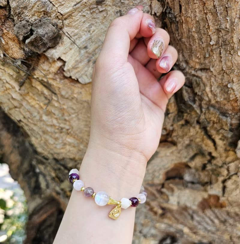 我無條件愛自己-黃銅款/紫鋰輝/紫鋰雲母/月光石/紫兔毛水晶手鍊