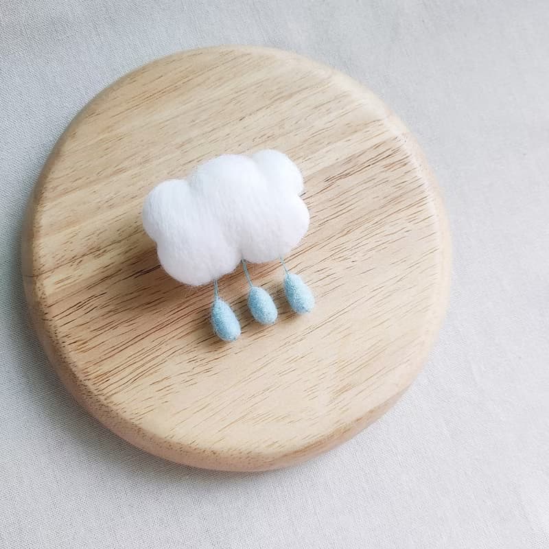 【手作羊毛氈】小雲朵雨滴別針