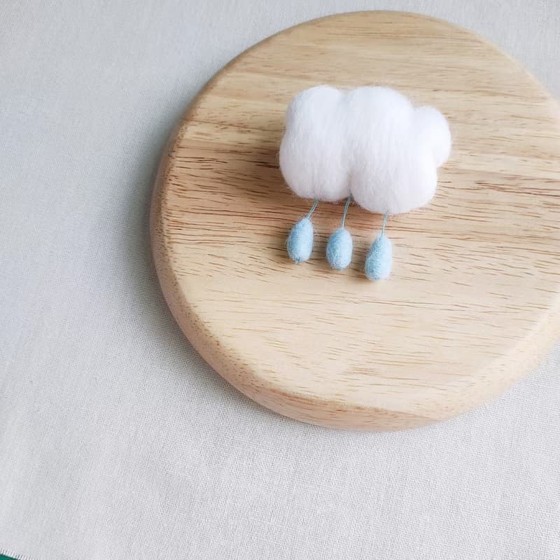 【手作羊毛氈】小雲朵雨滴別針