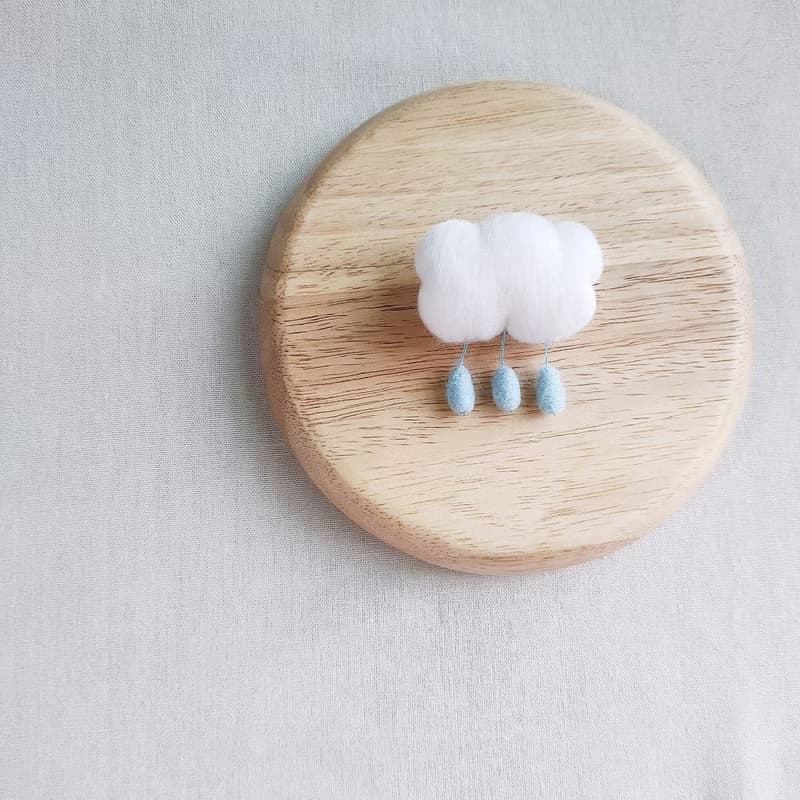 【手作羊毛氈】小雲朵雨滴別針