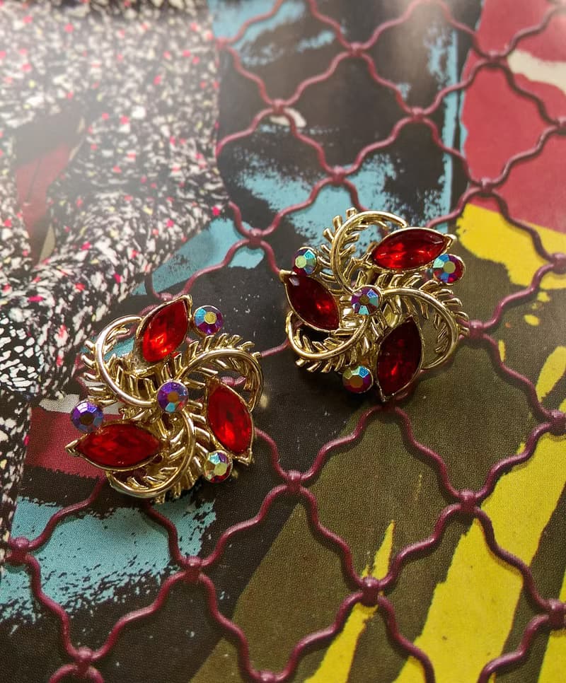 Vintage Jewelry 西洋古董飾品 STAR 紅馬眼 旋轉花 夾式耳環