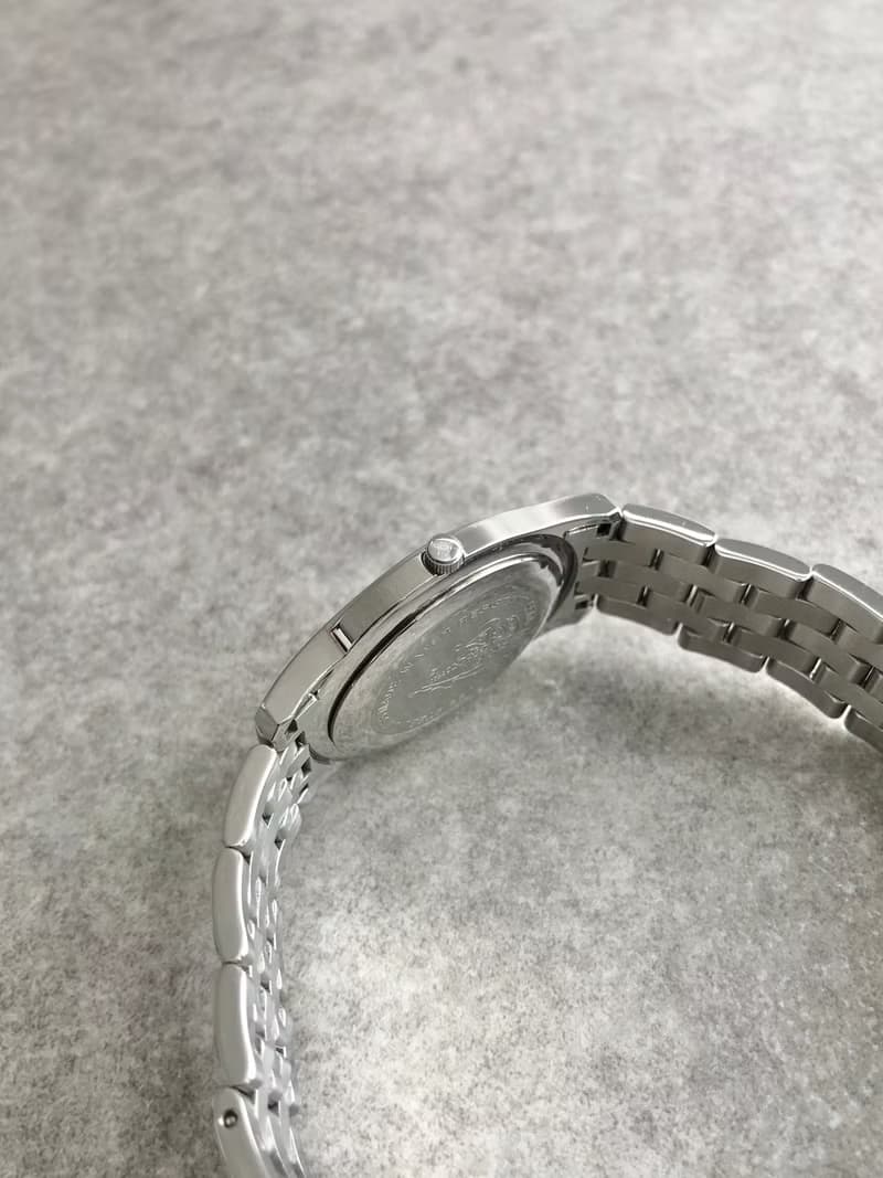 【 日本直送　名牌中古包 】GUCCI グッチ 腕時計 シルバー ステンレス 5500M vintage ヴィンテージ オールド 23ex72