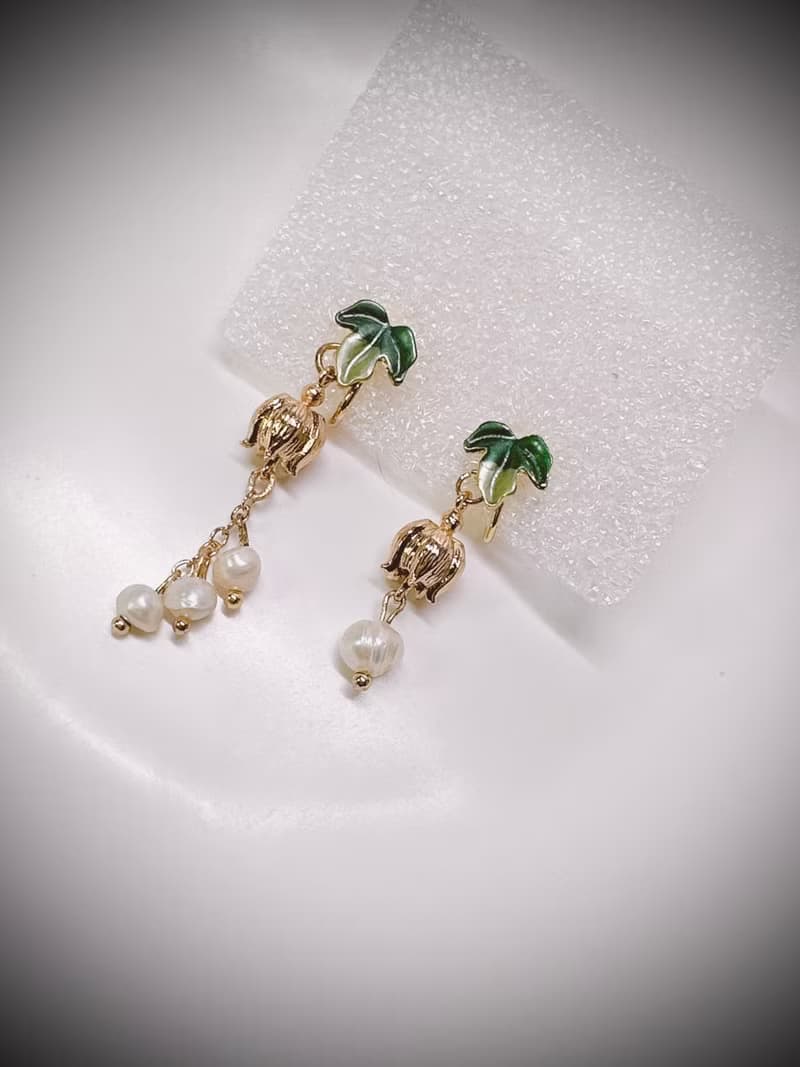 C&W 日本進口天然淡水異型珍珠鈴蘭花苞吊墜夾式耳環耳夾