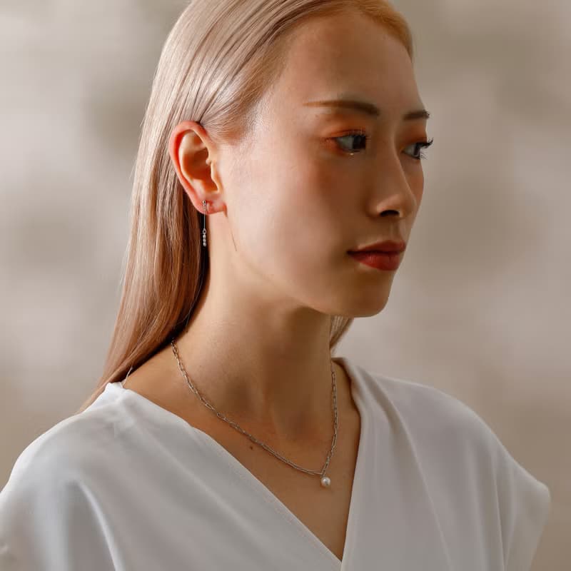 3stones loop-fit earring SV　ループフィットイヤリング　シルバー　キュービックジルコニアが揺れる