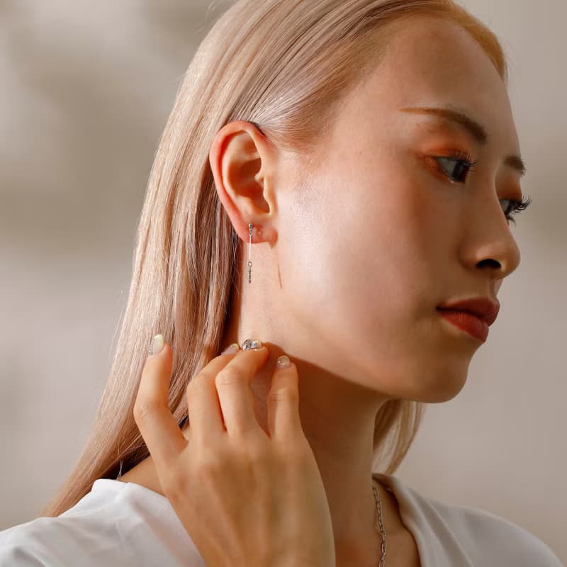 3stones loop-fit earring SV　ループフィットイヤリング　シルバー　キュービックジルコニアが揺れる