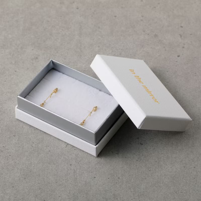 3stones loop-fit earring SV　ループフィットイヤリング　シルバー　キュービックジルコニアが揺れる