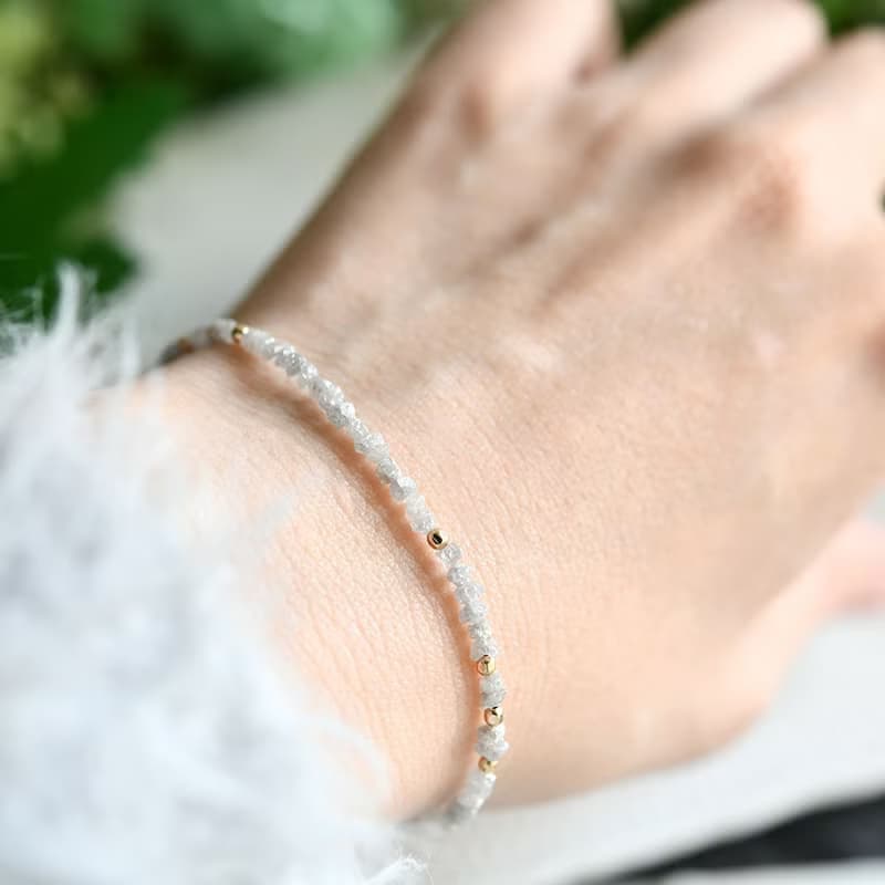 永遠不変 ホワイトグレーダイヤモンドのブレスレット　4月誕生石 一周タイプ