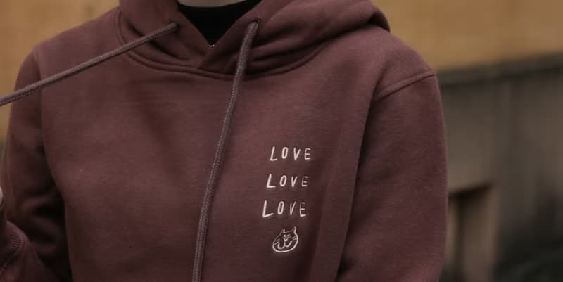 Love and Peace 可可棕 刺繡帽Tee / 前側有口袋