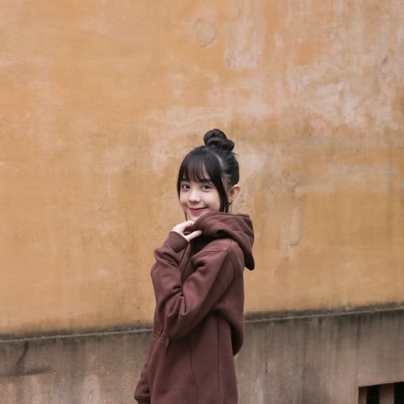 Love and Peace 可可棕 刺繡帽Tee / 前側有口袋