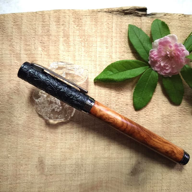 花梨木 原木 手工筆 鋼珠筆( 浮雕花款)