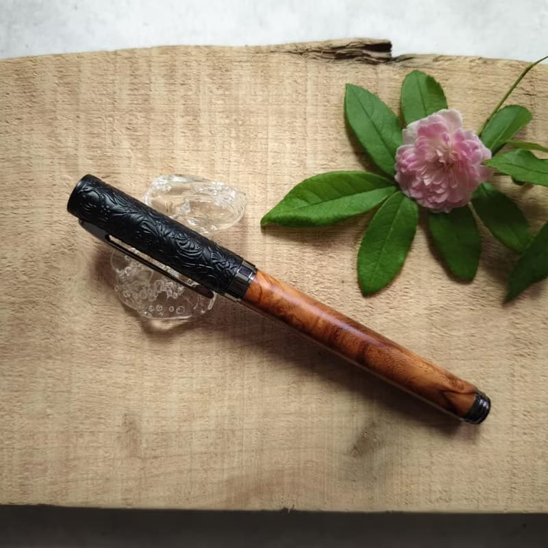 花梨木 原木 手工筆 鋼珠筆( 浮雕花款)