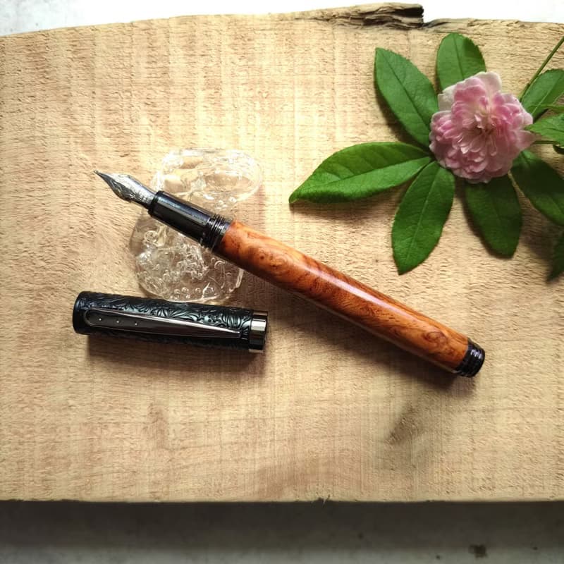 花梨木 原木 手工筆 鋼珠筆( 浮雕花款)