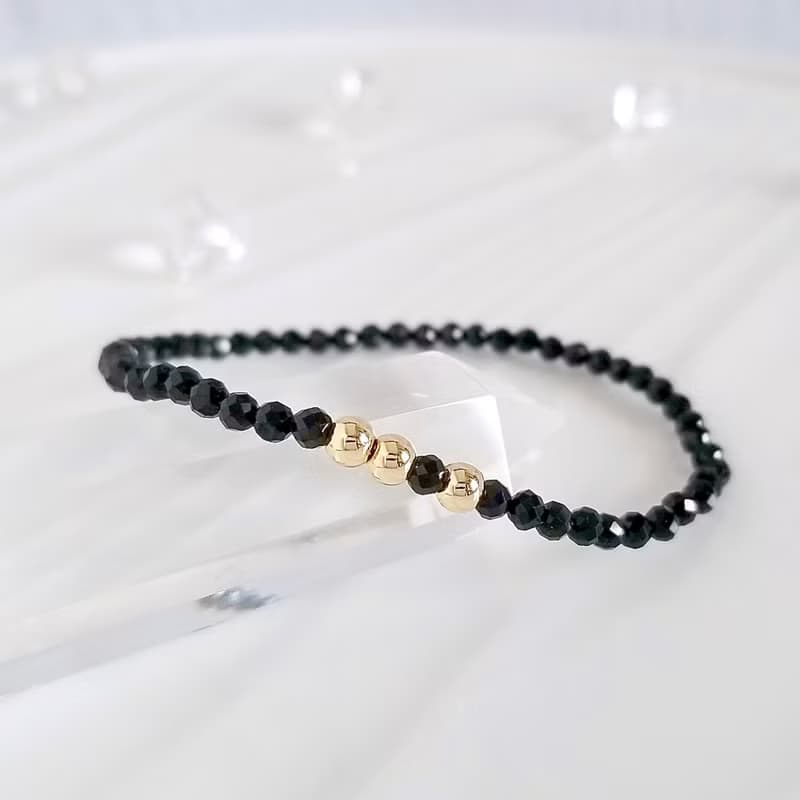 黑尖晶石簡約水晶手鍊 | 清理負能量 提升動力 堅定意志 開運