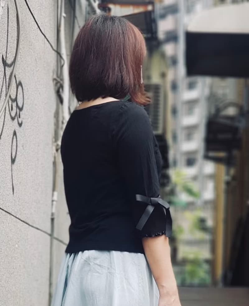 黑色袖口荷葉七分袖上衣