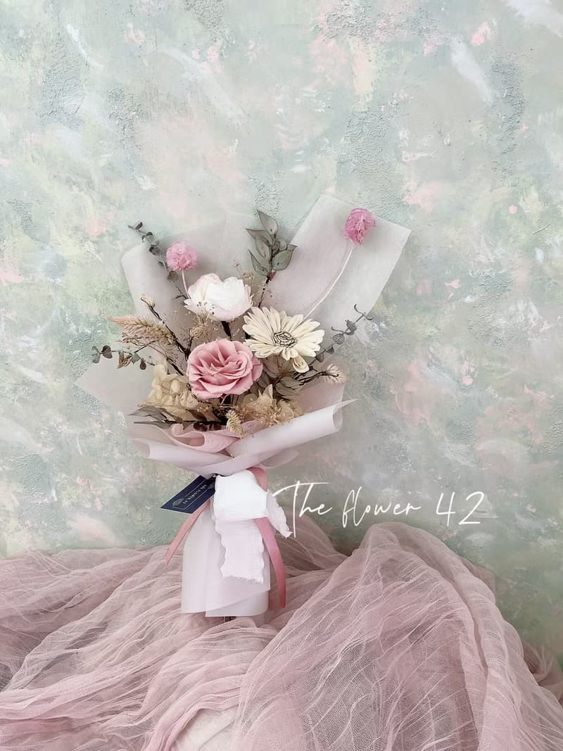 /The flower42/奶茶粉永生花花束中