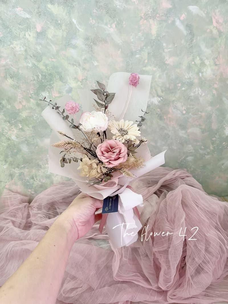 /The flower42/奶茶粉永生花花束中