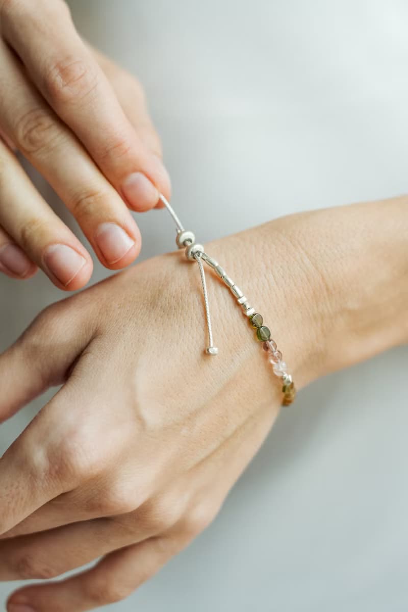 ROSE GARDEN: Tourmaline and silver beads bracelet (B0098)