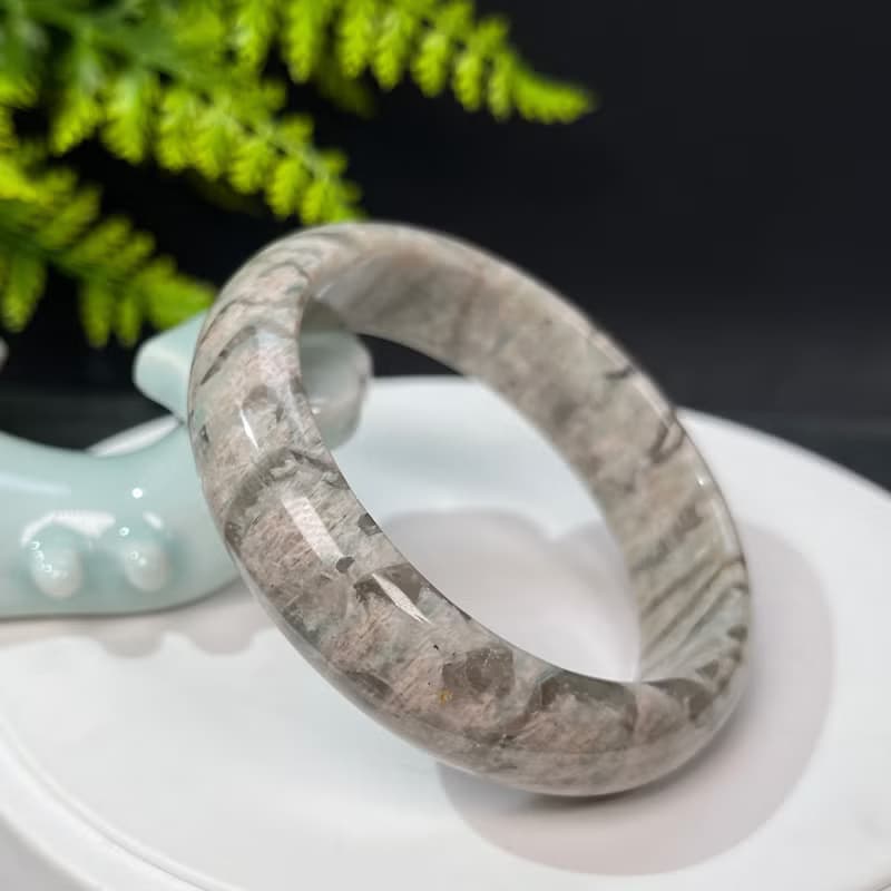 獨特長石手鐲60MM 玉化高瓷星光 肉紅色飄綠小寬條景鐲 平衡磁場