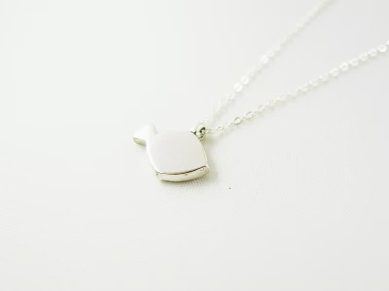 純銀小魚 <湛藍裡的一條魚> 項鍊/鎖骨鍊/禮物/紀念日/情人節