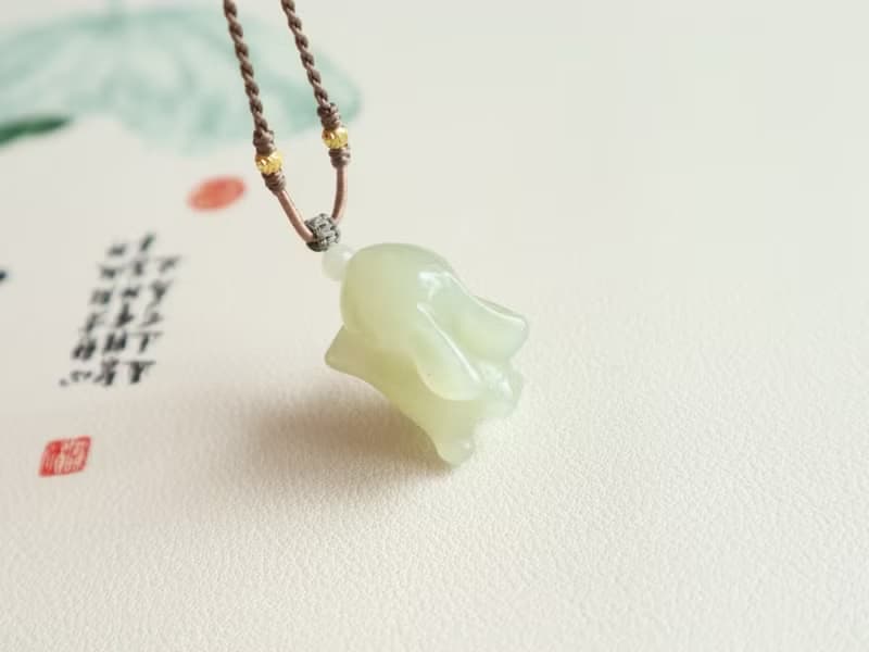 天然和田玉小萌寵生肖兔吊墜玉質細膩脂份厚純手工雕刻小兔子吊墜