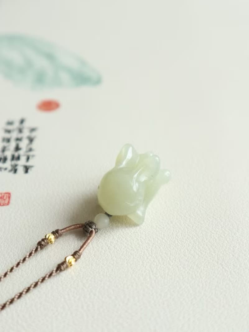 天然和田玉小萌寵生肖兔吊墜玉質細膩脂份厚純手工雕刻小兔子吊墜
