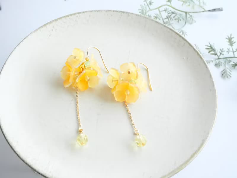 菜の花の耳飾り 　ピアスorイヤリング