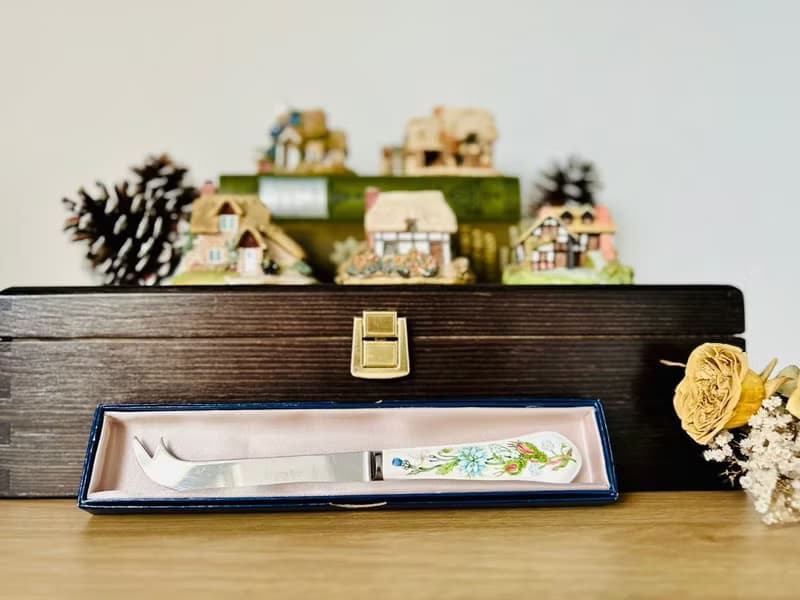 英國名窯Aynsley花卉起司抹刀 Wild Tudor系列