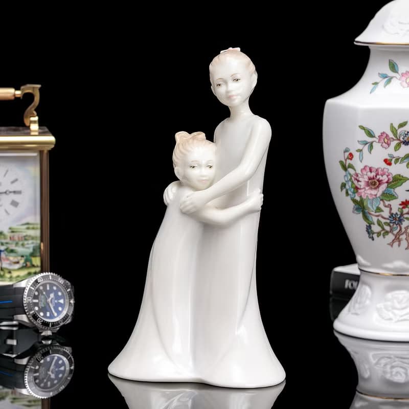 英國Royal Worcester 姊妹情深 2000年粉彩精緻陶瓷雕塑生日瓷偶