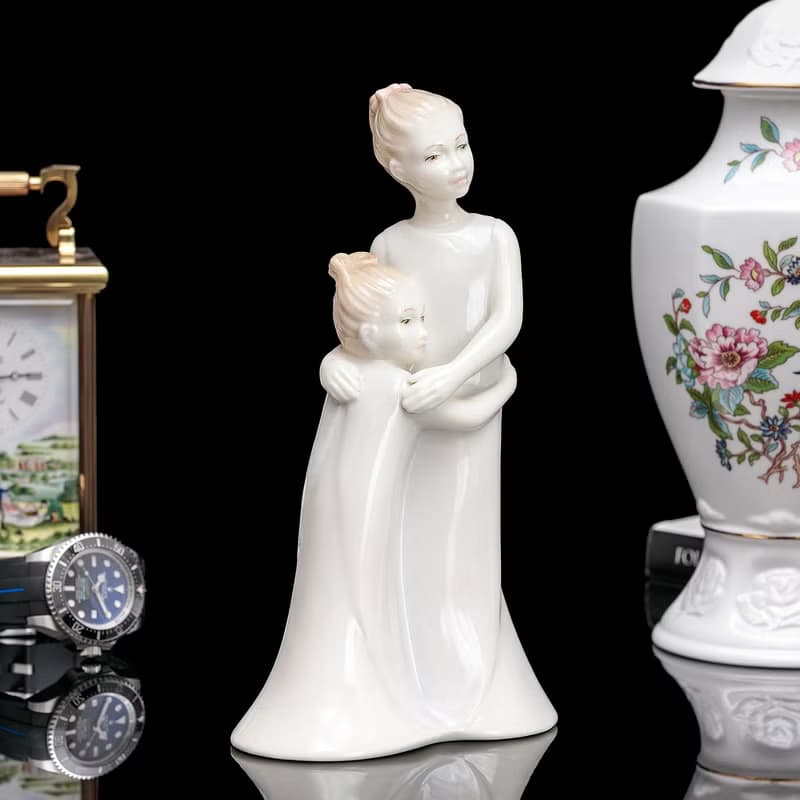 英國Royal Worcester 姊妹情深 2000年粉彩精緻陶瓷雕塑生日瓷偶