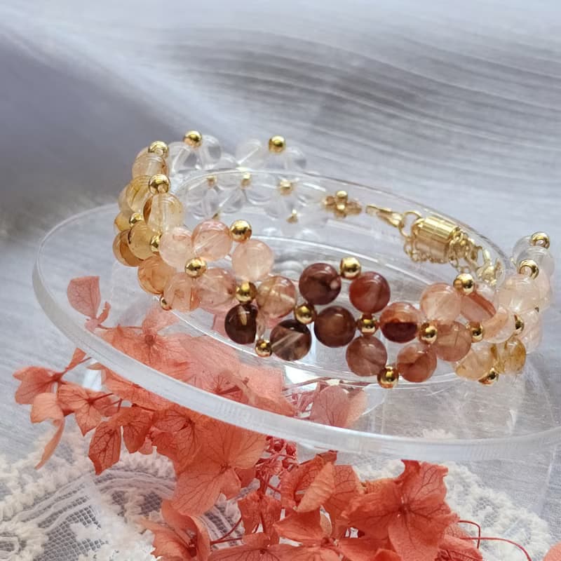 雲霞繾綣。 紅膠花 黃膠花 白水晶 編織水晶手鍊