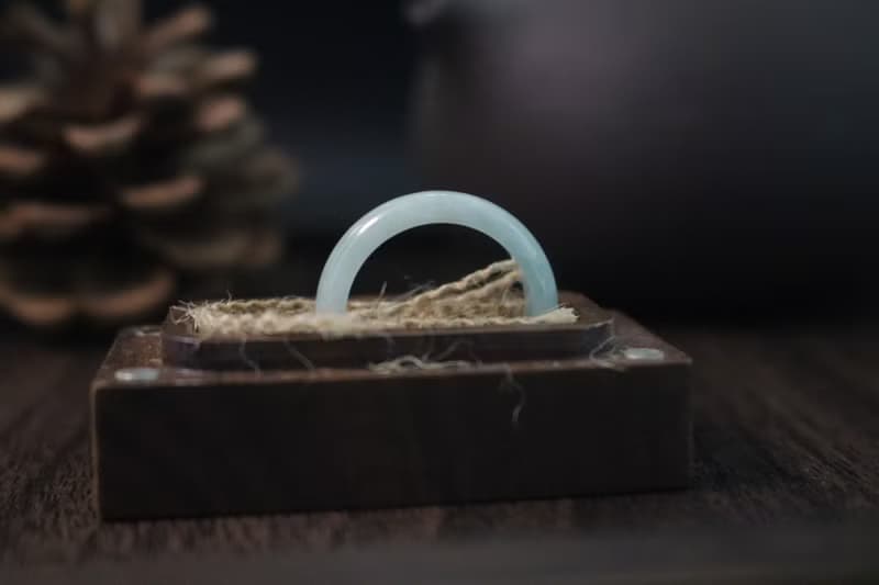糯種簡約翡翠素圈戒指高檔木盒包裝