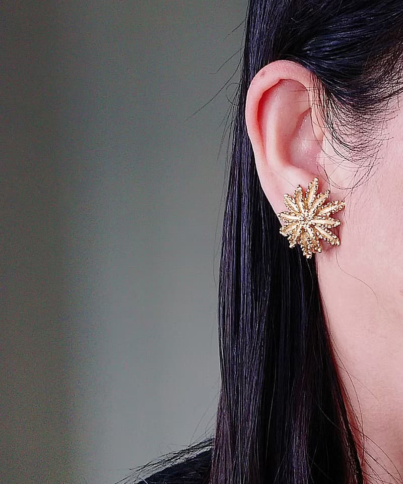 vintage jewelry  AVON 1960年代 Starburst Flower 夾式耳環