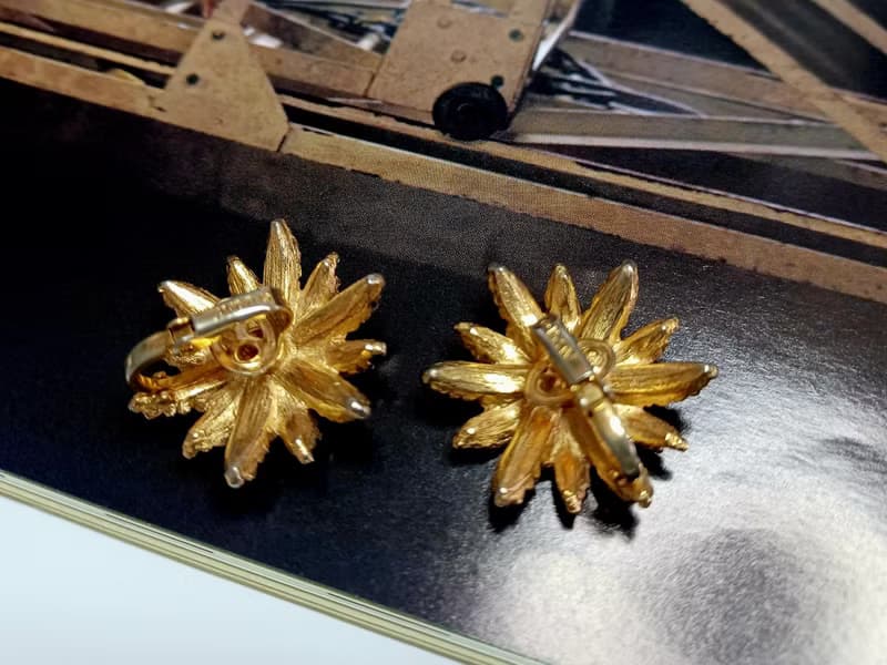 vintage jewelry  AVON 1960年代 Starburst Flower 夾式耳環