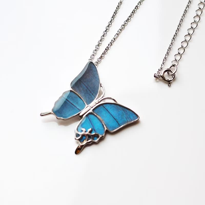 モルフォ蝶の大きなペンダント ななめ Silver