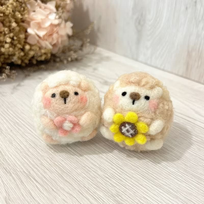 雲朵小羊 羊毛氈娃娃 花園小動物  療癒 送禮 綿羊 小羊 愛心