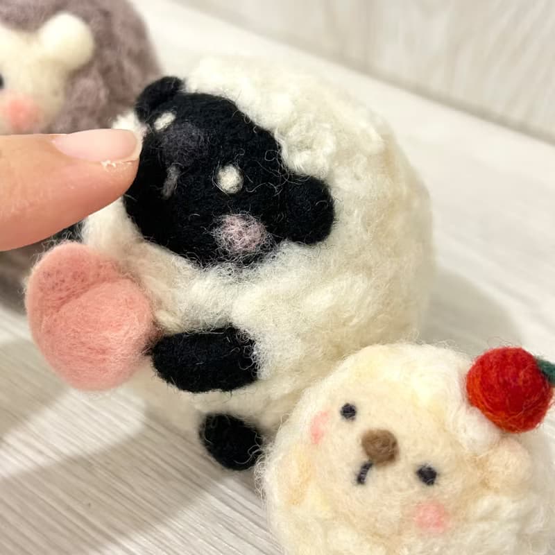 雲朵小羊 羊毛氈娃娃 花園小動物  療癒 送禮 綿羊 小羊 愛心