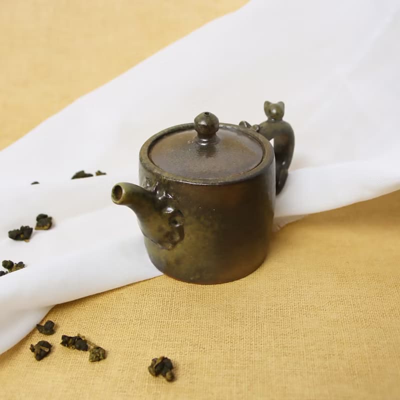 站在星球的貓胡麻愜意壺 新彩燒 柴燒陶藝 手作作品 | 陳威恩作品