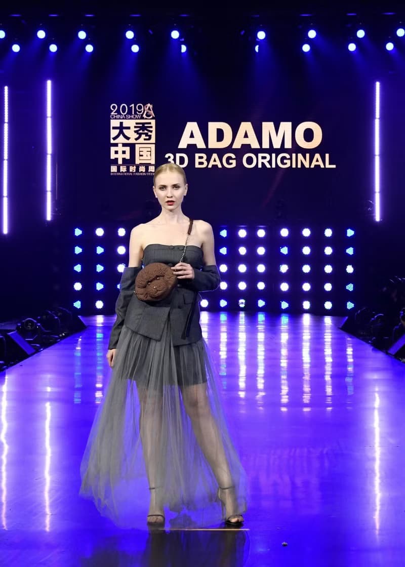 香港Adamo 3D Bag貴賓狗斜挎包單肩包女士可愛立體動物手拎手機包
